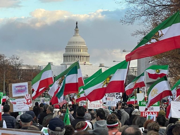 درباره این مقاله بیشتر بخوانید راهپیمایی‌های اعتراضی ایرانیان ساکن خارج در بسیاری از شهرها از جمله واشنگتن پایتخت امریکا در مقابل ساختمان کنگره برگزار شد