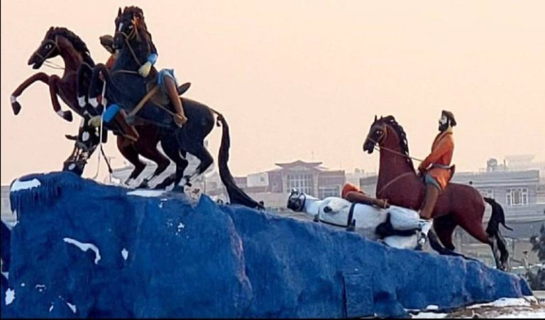 درباره این مقاله بیشتر بخوانید طالبان مجسمه اسب‌ها را در شهر مزار شریف تخریب کردند