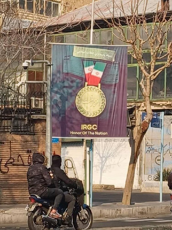 درباره این مقاله بیشتر بخوانید 📸 بنر نصب شده روبروی سفارت انگلیس در تهران