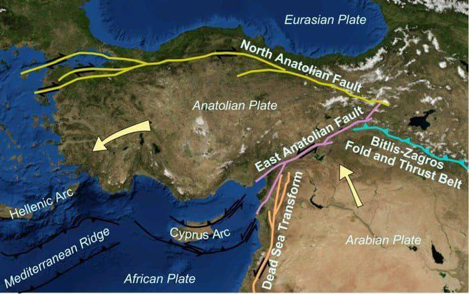 درباره این مقاله بیشتر بخوانید بعد از زلزله‌های اخیر ترکیه و فعال‌شدن گسل آناتولی شرقی، نگرانی‌ها درباره گسل شمالی و به‌خطر‌افتادن استانبول بالا رفته است
