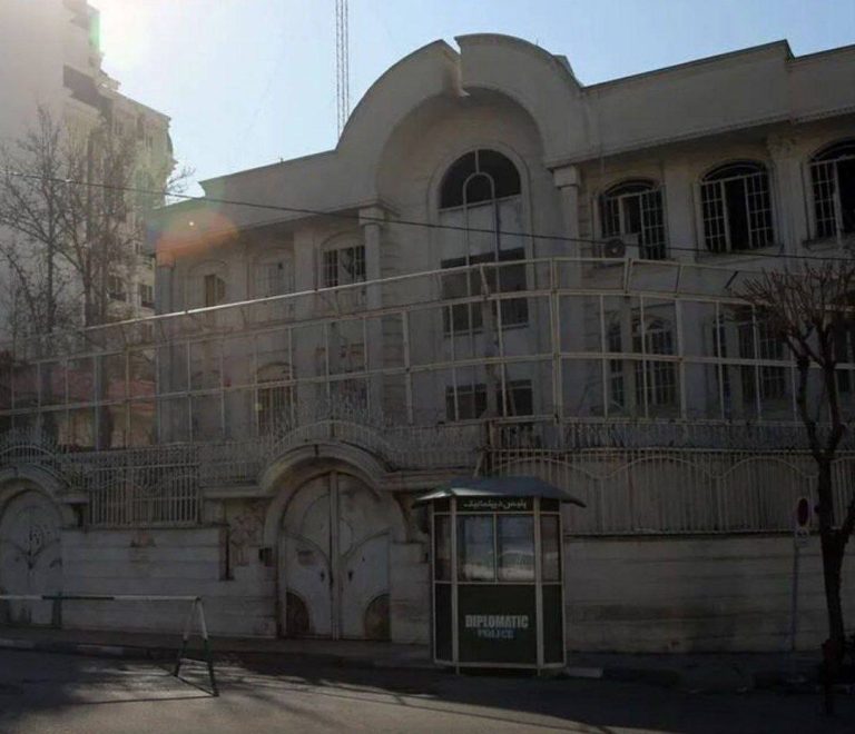درباره این مقاله بیشتر بخوانید 📢 رویترز: درب‌های سفارت ایران در ریاض بعد از هفت‌سال گشوده شد