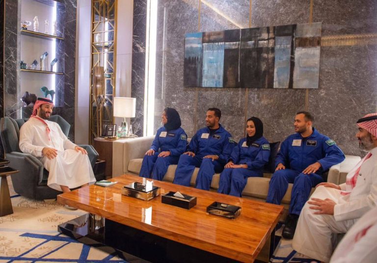 درباره این مقاله بیشتر بخوانید دیدار فضانوردان سعودی با محمد بن سلمان