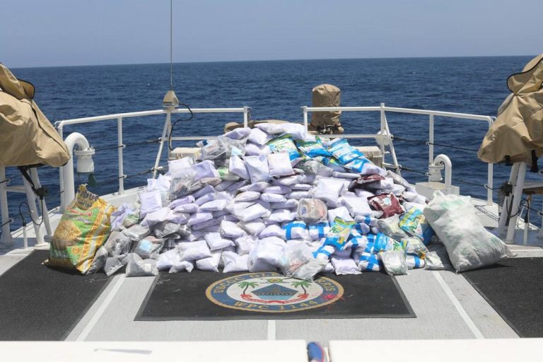 درباره این مقاله بیشتر بخوانید A USCG fast response cutter seized $80 million worth of heroin from a fishing vessel transiting the Gulf of Oman, May 10, during the ship’s second drug bust this week.