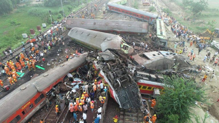 درباره این مقاله بیشتر بخوانید 🔵شمار قربانیان حادثه برخورد دو قطار در هند به بیش از ۳۵۰ نفر رسید