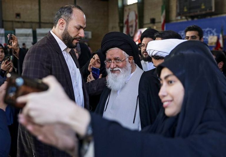 درباره این مقاله بیشتر بخوانید 🗣 علم الهدی: اگر از الان بفکر نباشیم لشگری عظیم و نیرومند علیه انقلاب شکل می‌گیرد!!!