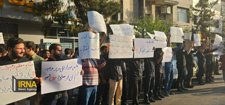 درباره این مقاله بیشتر بخوانید 🔵دعوای بین مجلس و دولت انقلابی به خیابان کشیده شد..