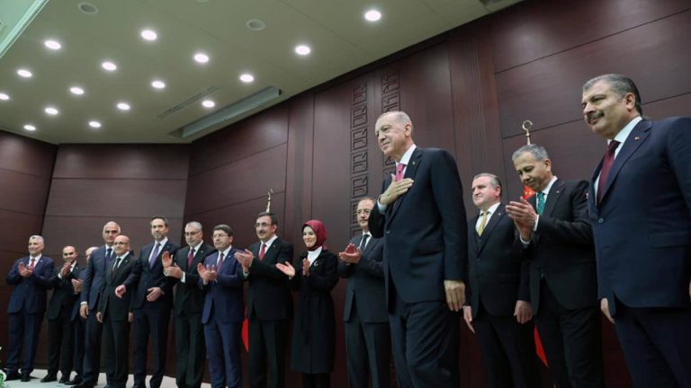 درباره این مقاله بیشتر بخوانید ۱۵ مشاور اردوغان استعفا کردند