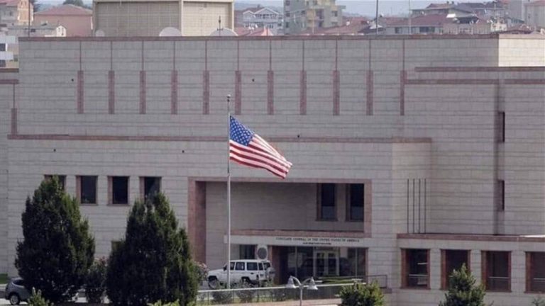 درباره این مقاله بیشتر بخوانید 🔺 تیراندازی به سفارتخانه آمریکا در بیروت توسط عوامل حزب الله