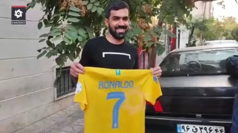 درباره این مقاله بیشتر بخوانید باشگاه پرسپولیس پیراهن امضاشده اهدایی رونالدو را به برادر فاطمه حمامی پس داد!!