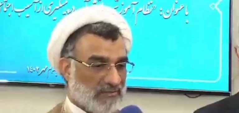 درباره این مقاله بیشتر بخوانید دبیر شورای عالی انقلاب فرهنگی: اسم سیگار بهمن باید عوض شود چون با ارزشهای انقلابی در تضاد است!!