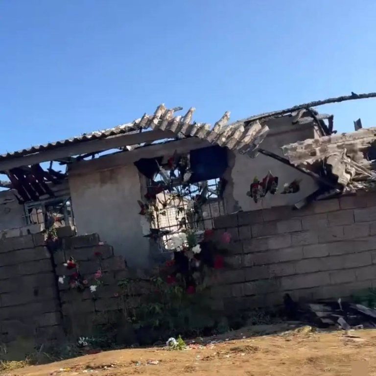 درباره این مقاله بیشتر بخوانید 🔺تعداد جانباختگانی که بر اثر بی‌کفایتی مسئولان در آتش‌سوزی مشکوک کمپ لنگرود زنده زنده در آتش سوختند، به ۳۳ نفر افزایش یافت.