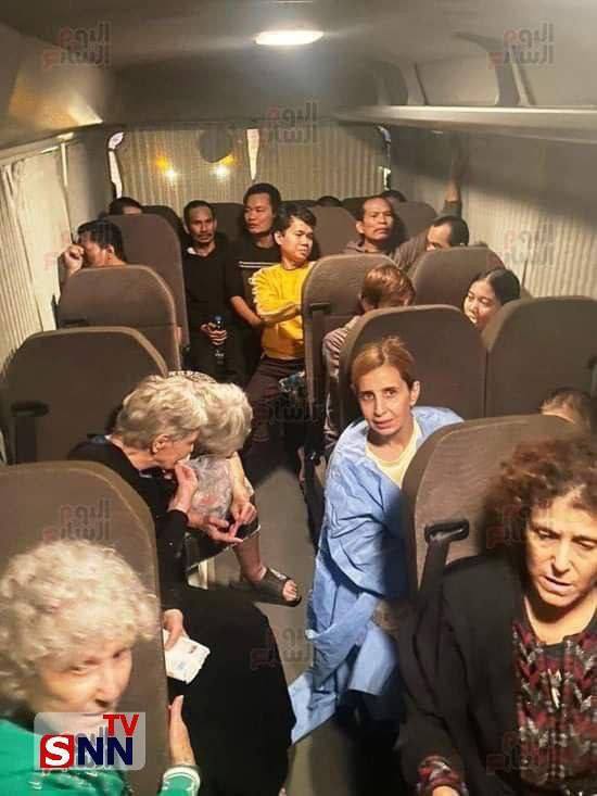 درباره این مقاله بیشتر بخوانید 🔵 تصویری از اسرای آزاد شده اسرائیلی در اتوبوس