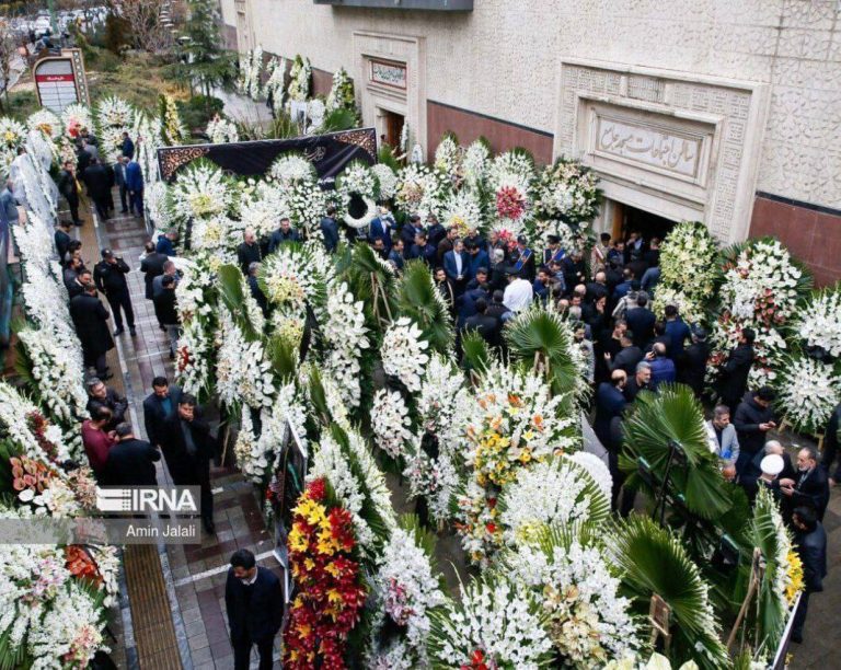 درباره این مقاله بیشتر بخوانید ‼️یک میلیارد تومان تاج گل برای مراسم ختم مدیر عامل بانک ملت!