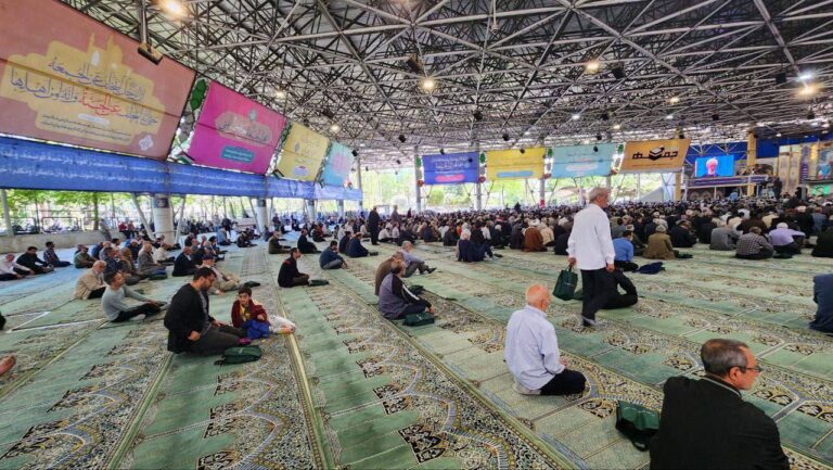 درباره این مقاله بیشتر بخوانید 📸 حضور اندک مردم در نمازجمعه تهران به امامت کاظم صدیقی در دانشگاه تهران