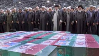 درباره این مقاله بیشتر بخوانید علی خامنه‌ای بر اجساد کشته‌شدگان سانحه سقوط بالگرد حامل ابراهیم رئیسی و همراهان نماز خواند