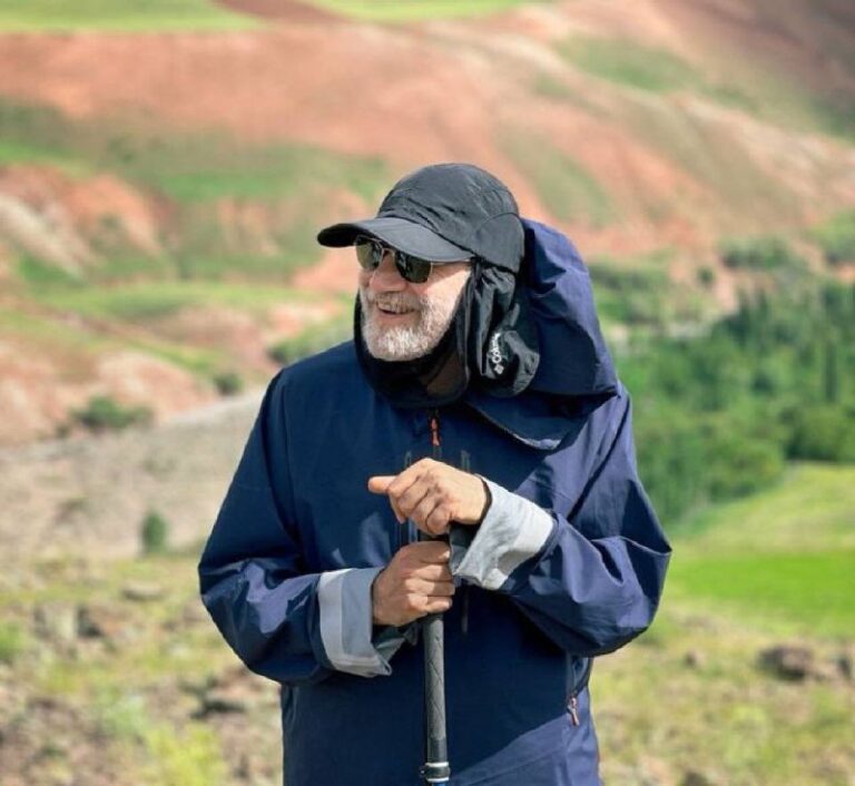 درباره این مقاله بیشتر بخوانید 📸 تصویر علی لاریجانی که شباهت بسیاری به سیاوش قمیشی خواننده داشته مورد توجه کاربران قرار گرفته است