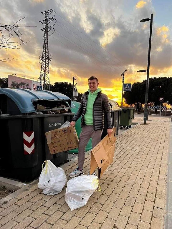 درباره این مقاله بیشتر بخوانید تونی کروس: به خاطر تعداد مهاجران در آلمان زندگی نخواهم کرد و در اسپانیا اقامت خواهم داشت.