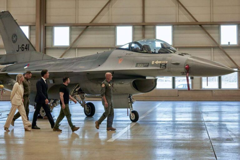 درباره این مقاله بیشتر بخوانید نخستین اسکادران جنگنده‌های F-16 وارد اوکراین شدند