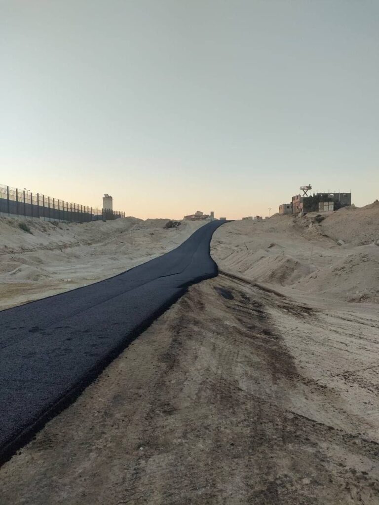 درباره این مقاله بیشتر بخوانید ‏ارتش ‎اسرائیل همزمان با مذاکرات قاهره روند آسفالت کردن ‎محور فيلادلفيا در مرزهای نوار ‎غزه و ‎مصر را آغاز کرده و می گوید تا نابودی حماس از اینجا نمی رویم