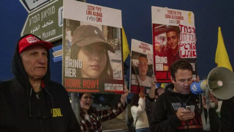 درباره این مقاله بیشتر بخوانید اسرائیل: حماس اطلاعاتی درباره وضعیت گروگان‌ها ارائه نکرده است