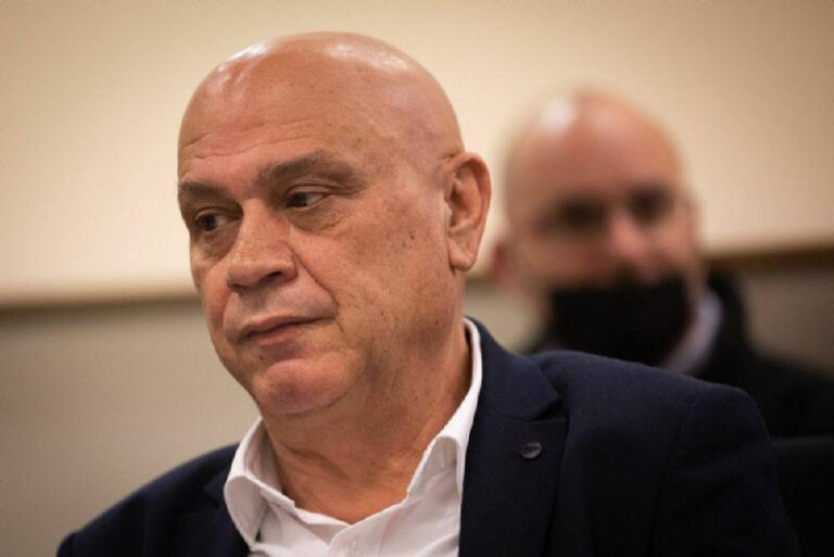 درباره این مقاله بیشتر بخوانید عیساوی فریج وزیر همکاری منطقه‌ای اسرائیل: