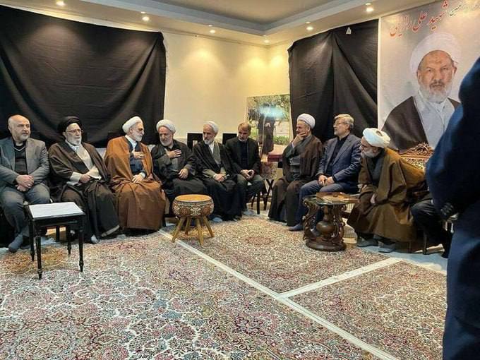 درباره این مقاله بیشتر بخوانید در خانه رازینی