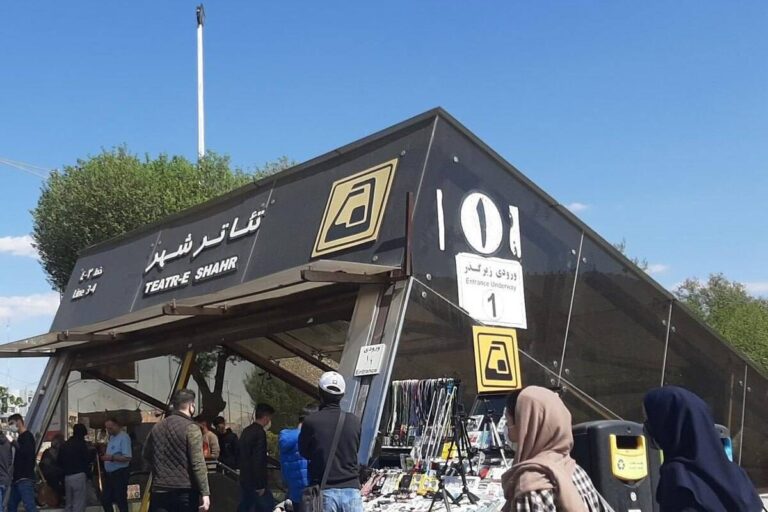 درباره این مقاله بیشتر بخوانید 🔴 از سری دغدغه‌های… کیهان: چرا اسم این ایستگاه مترو را گذاشتید «تئاتر شهر»؟!
