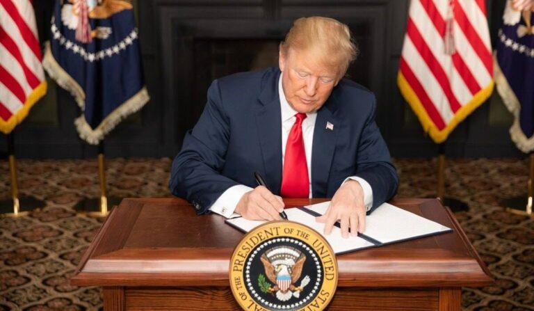 درباره این مقاله بیشتر بخوانید ترامپ دیوان کیفری بین‌المللی را به دلیل اقدامات آن در هدف قرار دادن آمریکا و متحدانش، تحریم کرد