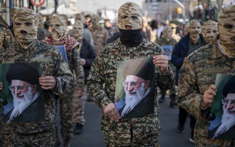 درباره این مقاله بیشتر بخوانید ترس و واهمه مزدوران جمهوری اسلامی از روی کار آمدن مجدد ترامپ؛ تغییر موضع فرماندهان سپاه تروریستی پاسداران در زمینه برنامه هسته‌ای