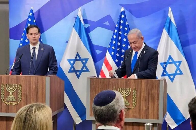 درباره این مقاله بیشتر بخوانید وزیر امور خارجه ایالات متحده در سفر خود به اسرائیل: «مردم ایران از آیت‌الله‌ها حمایت نمی‌کنند و در واقع قربانی آنها هستند»