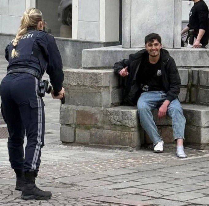 درباره این مقاله بیشتر بخوانید این تصویر مهاجر تروریست سوری است که دیروز پنج نفر را با چاقو در اتریش زخمی کرد.