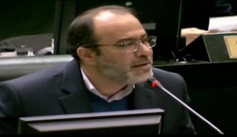 درباره این مقاله بیشتر بخوانید 🔵 افشاگری نماینده مجلس از آمار چاپ پول توسط بانک‌مرکزی: روزانه ۷ هزار میلیارد تومان خلق پول جدید انجام میشود / خلق پول علت افزایش نرخ ارز و تورم است!