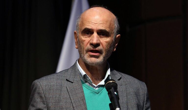 درباره این مقاله بیشتر بخوانید انتقاد فرشاد مومنی از توزیع کالابرگ: می‌خواهند عذاب وجدان‏شان کم شود ؛ دولت در برابر حوادث بی‌برنامه و منفعل است