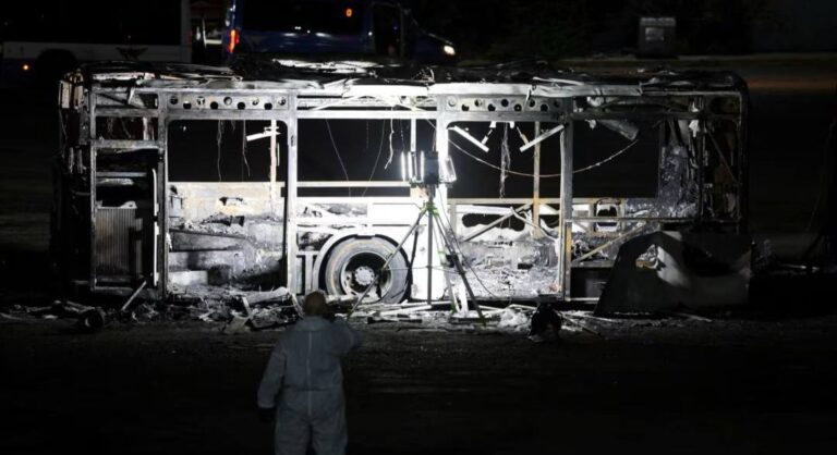 درباره این مقاله بیشتر بخوانید حملات هماهنگ انفجاری به اتوبوس‌های اسرائیل؛ برنامه‌ریزی این حمله تروریستی توسط جمهوری اسلامی