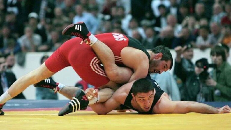 درباره این مقاله بیشتر بخوانید آیا نابغه کشتی جهان هم توسط مافیای حاکم بر روسیه به قتل رسید؟  / سومین روایت متناقض منابع روسی درباره مرگ مرموز بزرگ‌ترین‌ کشتی‌گیر‌ تاریخ در ۵۰سالگی