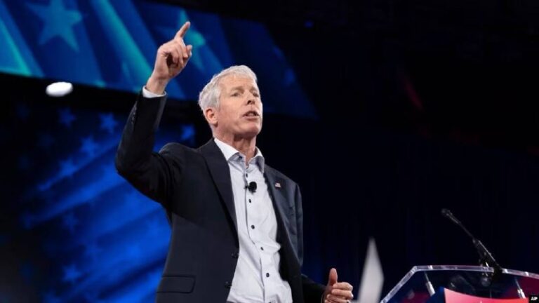 درباره این مقاله بیشتر بخوانید وزیر انرژی آمریکا: در تدارک تحریم‌های سخت‌گیرانه علیه تولید و صادرات نفت ایران هستیم