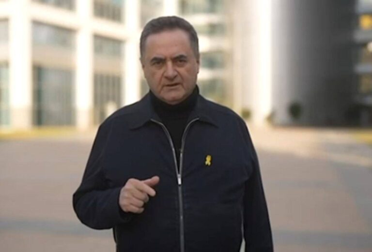 درباره این مقاله بیشتر بخوانید وزیر دفاع اسرائیل: با امتناع حماس از آزادی گروگان‌ها، نبرد در غزه از سر گرفته شد