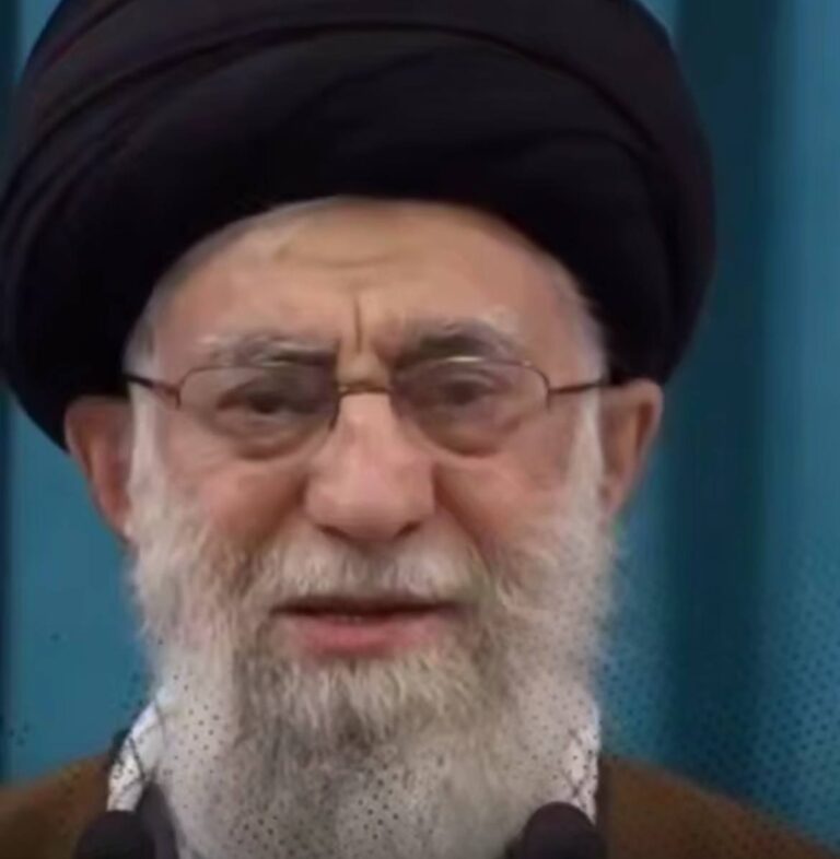 درباره این مقاله بیشتر بخوانید رهبر از توافق می‌ترسد نه از مذاکره