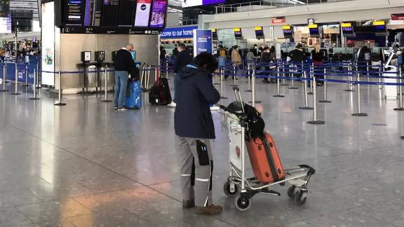 درباره این مقاله بیشتر بخوانید کشف پول نقد در فرودگاه لندن؛ یک مسافر عازم لبنان با یک میلیون پوند پول نقد بازداشت شد