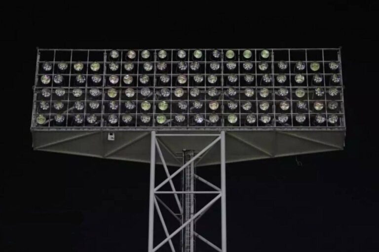 درباره این مقاله بیشتر بخوانید ورزشگاه آزادی و یک دنیا ابهام؛ ۱۹۰۰ میلیارد برای آبروریزی ایران!