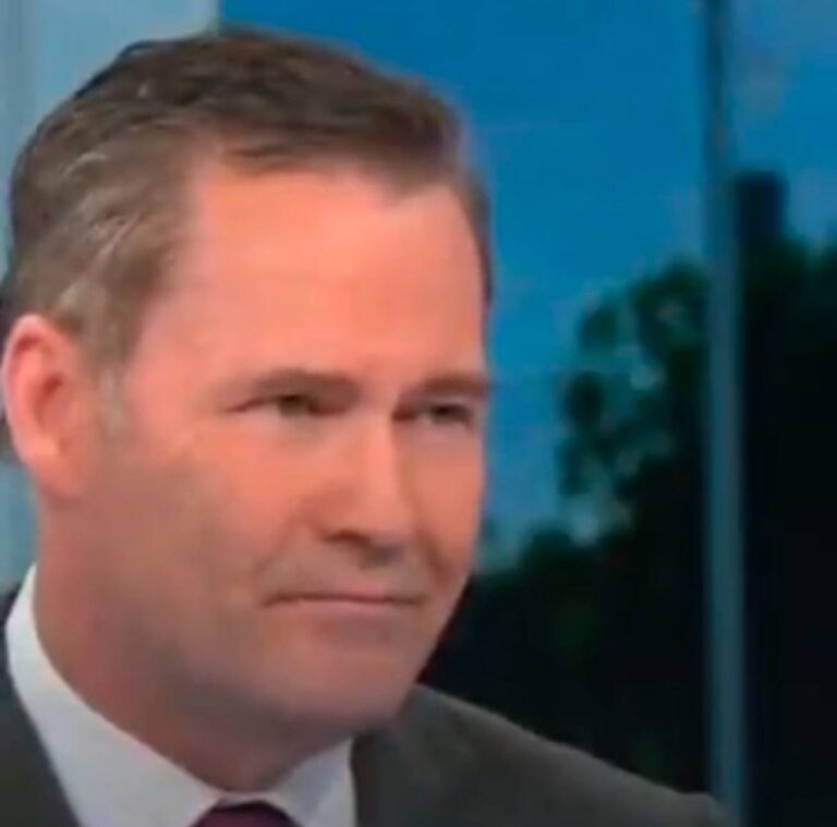 درباره این مقاله بیشتر بخوانید 🔴 مایک والتز، مشاور امنیت ملی کاخ سفید در گفتگویی  با «فاکس‌نیوز»  گفت که جمهوری‌اسلامی به لطف حزب‌الله، حماس، حوثی‌ها و رژیم اسد در بدترین موقعیت از زمان روی کار آمدن قرار گرفته است. او تاکید کرده همه گزینه‌ها برای ترامپ روی میز است و جمهوری‌اسلامی نباید به سلاح اتمی دست پیدا کند.