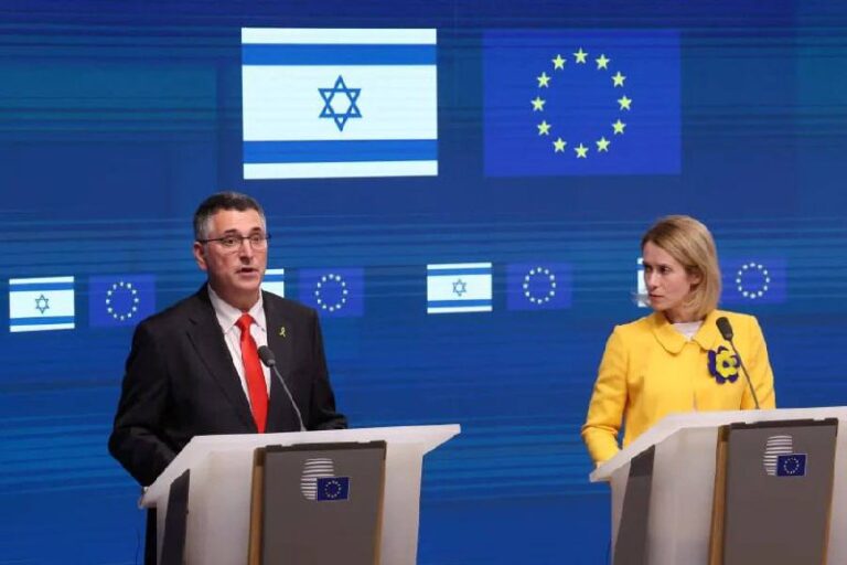 درباره این مقاله بیشتر بخوانید 🟣مسوول سیاست خارجی اتحادیه اروپا در کنفرانس مطبوعاتی مشترک با وزیر خارجه اسراییل گفت: «ما نمی‌توانیم به ایران اجازه دهیم که سلاح هسته‌ای داشته باشد.»