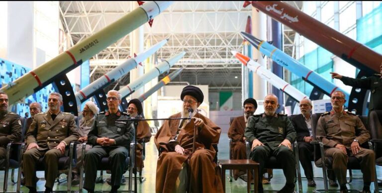 درباره این مقاله بیشتر بخوانید 🔻 آیا خامنه‌ای با از دست دادن حامیان ایدئولوژیکش به سرنوشتی مشابه اسد دچار می‌شود؟