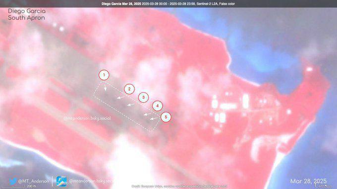 درباره این مقاله بیشتر بخوانید 🔴تصاویر ماهواره‌ای: استقرار بی‌سابقه ۹ بمب‌افکن رادارگریز B-2 در دیگو گارسیا