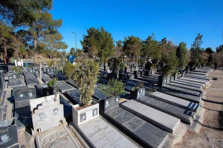 درباره این مقاله بیشتر بخوانید انفجار قیمت سنگ قبر در ایران / ۱۴۵ میلیون هزینه برای میت!