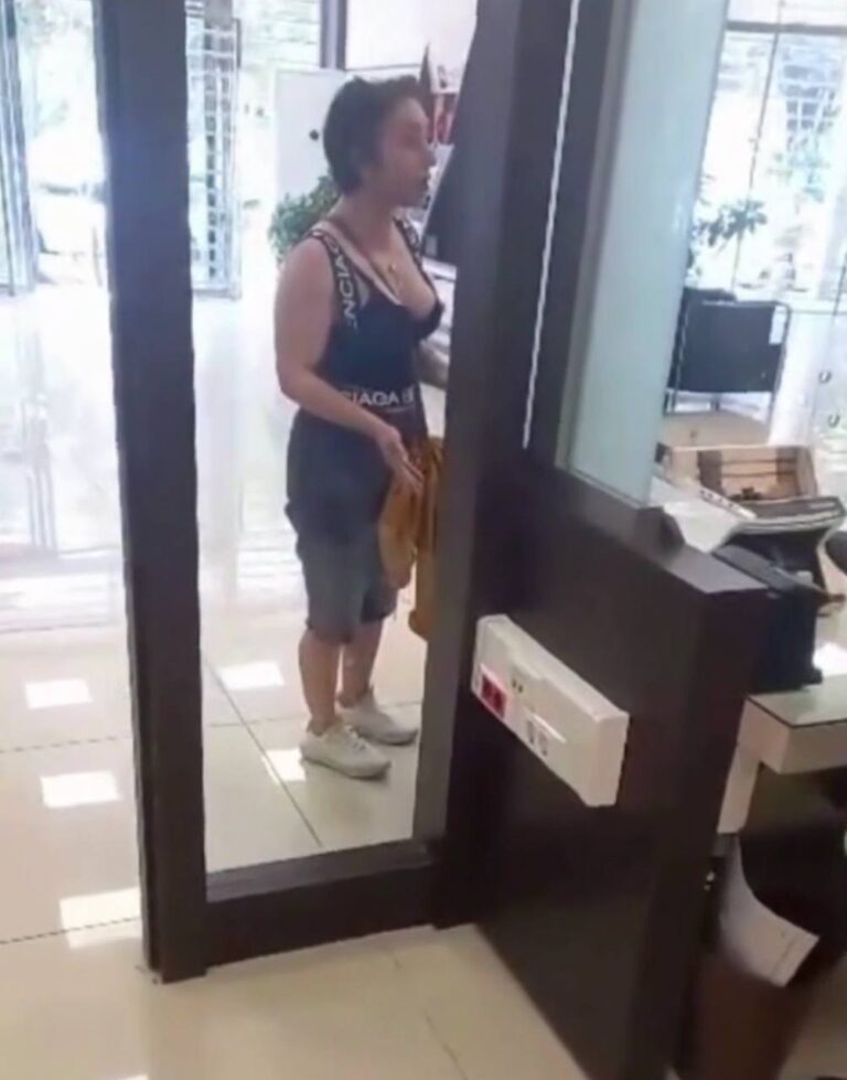 درباره این مقاله بیشتر بخوانید رضا رشیدپور: هر فیلم و عکس نامتعارف از پوشش دختران خوب ایران در بانک و مقابل ماشین پلیس و … دیدید به ظن غالب، ‌پروژه‌ای برای شکستن مقاومت عقلای مملکت در برابر قانون حجاب بدانید