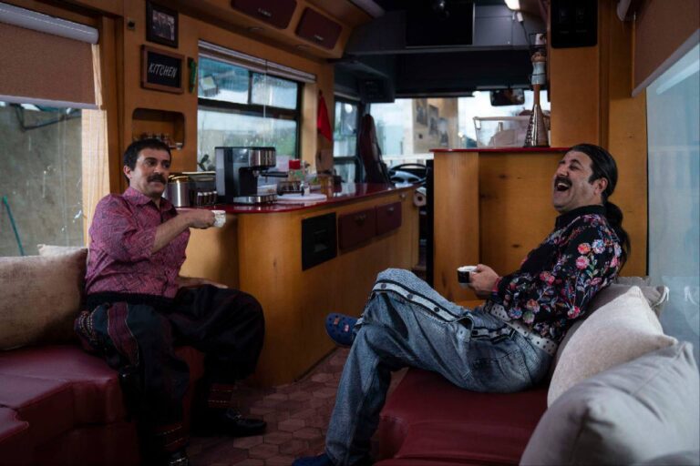 درباره این مقاله بیشتر بخوانید کمپر ارسطو در سریال پایتخت چند می‌ارزد؟