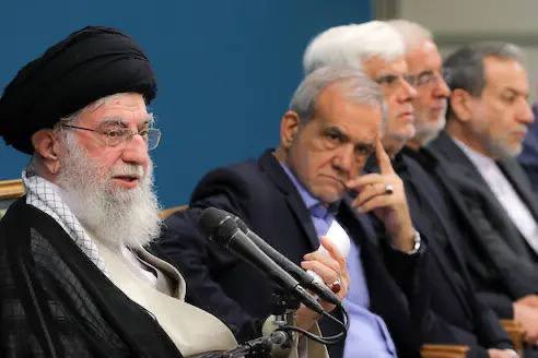 درباره این مقاله بیشتر بخوانید تلاش نظام برای توافق جدید با آمریکا: رفع تحریم‌ها در ازای بازگشت به تعهدات برجام