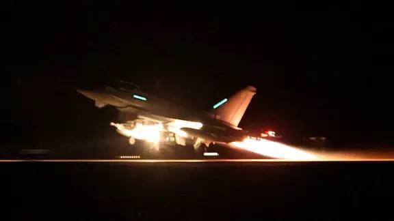 درباره این مقاله بیشتر بخوانید حملات گسترده آمریکا به مواضع حوثی‌ها در یمن شدت گرفت