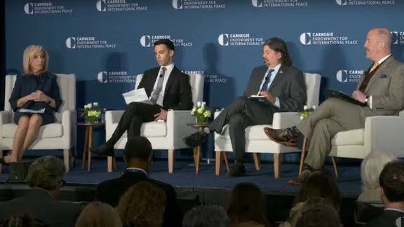 درباره این مقاله بیشتر بخوانید هشدار مقامات سابق آمریکا: مذاکرات هسته‌ای ایران در آستانه بن‌بست؟